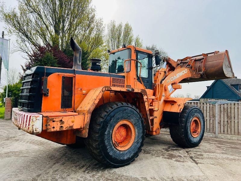 Mega Loader Digger Bidder - 2003 Daewoo Mega 400-V wheeled loader