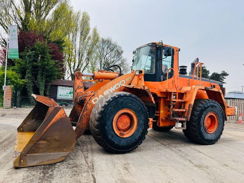 Mega Loader Digger Bidder - 2003 Daewoo Mega 400-V wheeled loader